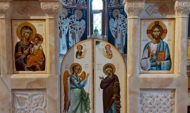 Постављене Царске двери и престоне иконе у Туману