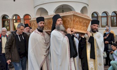 Архимандрит Димитрије: СВОЈ МЕЂУ СВОЈИМА!