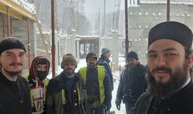 Градња на конаку се наставља и поред неповољног времена