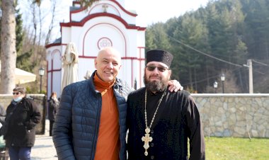 Градоначелник Радојичић уручио манастиру Тумане донацију од 1.000 књига за манастирску библиотеку