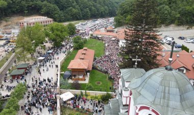 МАНАСТИР ТУМАН ПОКРИО ТРОШКОВЕ ТЕРАПИЈЕ МАЛЕНОМ ВУКУ СРЕТЕНОВИЋУ ИЗ АРАНЂЕЛОВЦА