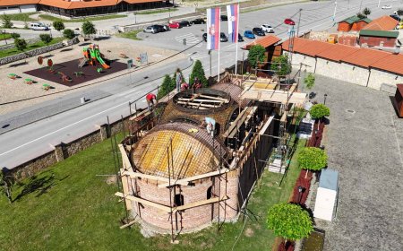 Мајка Божија љубављу подупире свој храм. Придружимо се и ми и помозимо изгрању!
