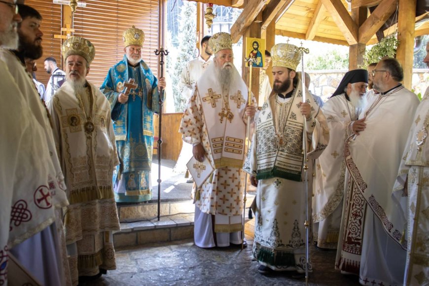 Празник преподобних чудотвораца Cветих Зосима и Јакова Туманских свечано је прослављен данас у манастиру Тумане